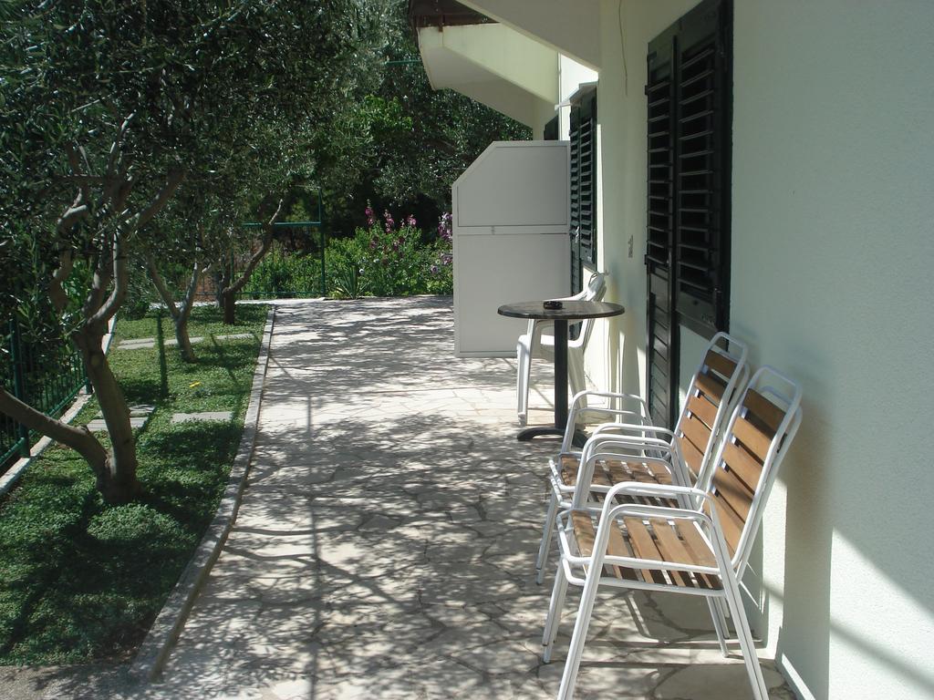 Apartments Smiljana Омиш Экстерьер фото