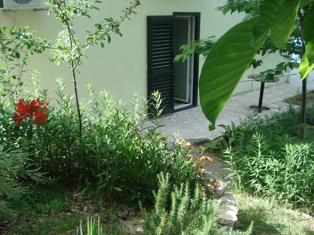 Apartments Smiljana Омиш Экстерьер фото