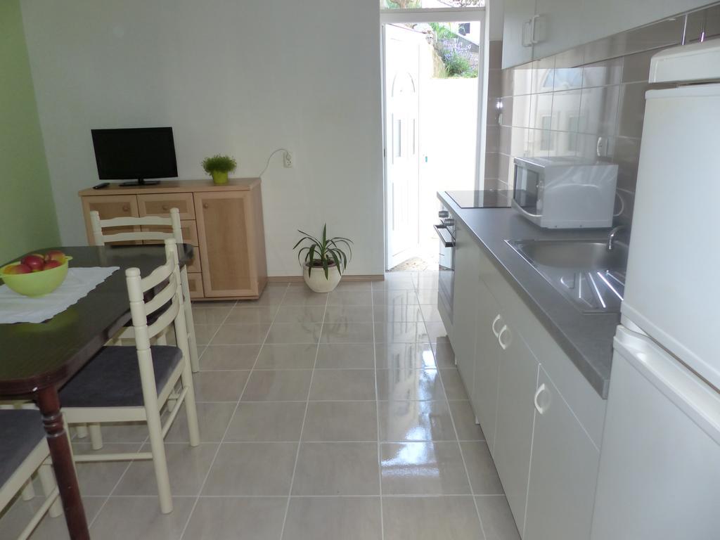 Apartments Smiljana Омиш Экстерьер фото