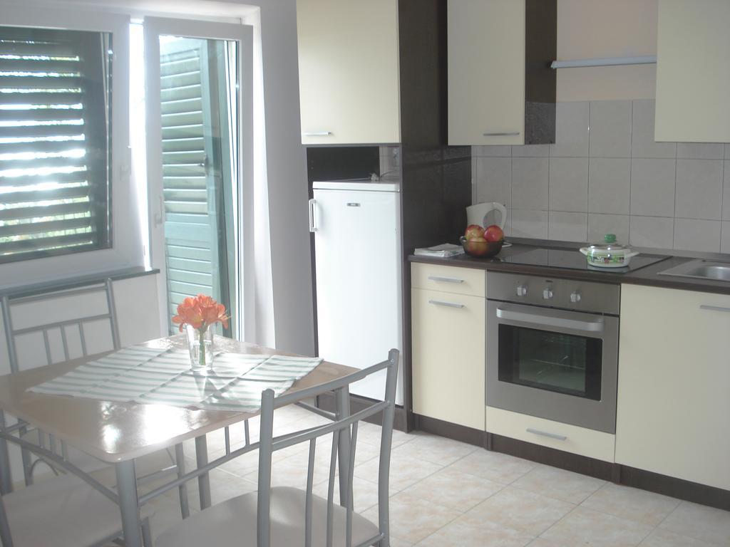 Apartments Smiljana Омиш Экстерьер фото