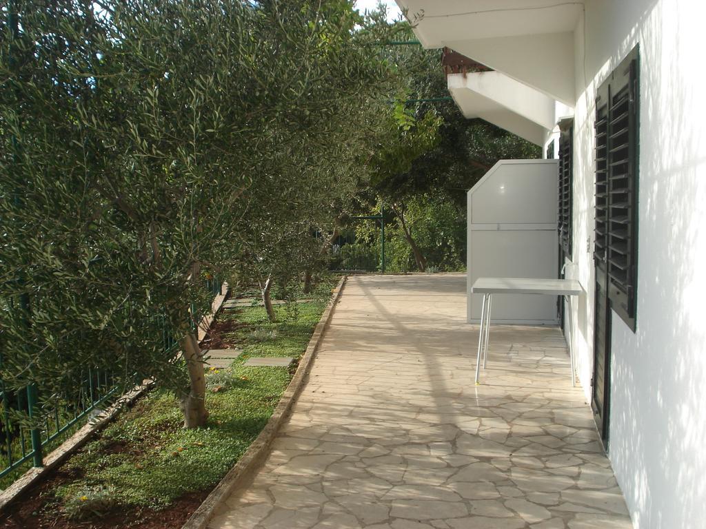 Apartments Smiljana Омиш Экстерьер фото