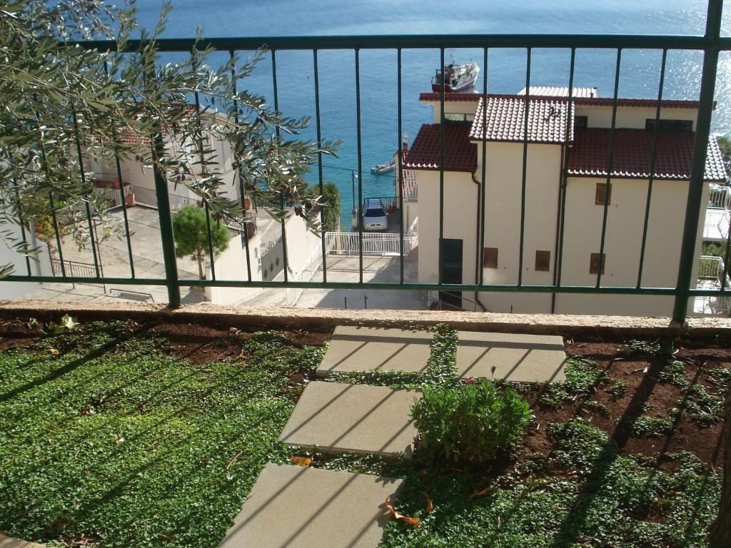 Apartments Smiljana Омиш Экстерьер фото