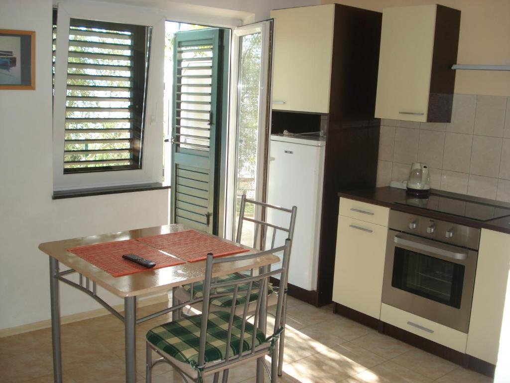 Apartments Smiljana Омиш Экстерьер фото